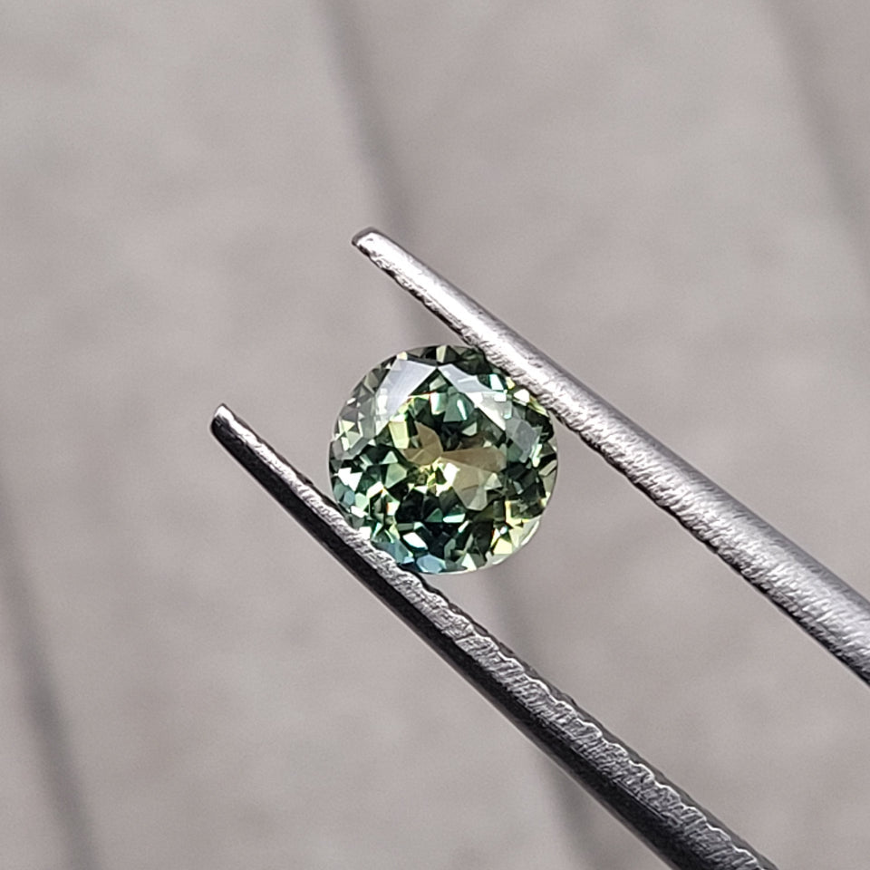 0.82 CT Natural Bi Colour Sapphire - Unheated_heldby_tweezer