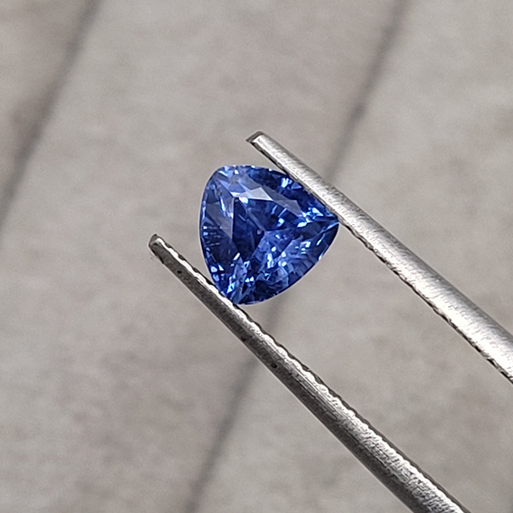 1.13 CT Natural Blue Sapphire - Unheated_heldby_tweezer
