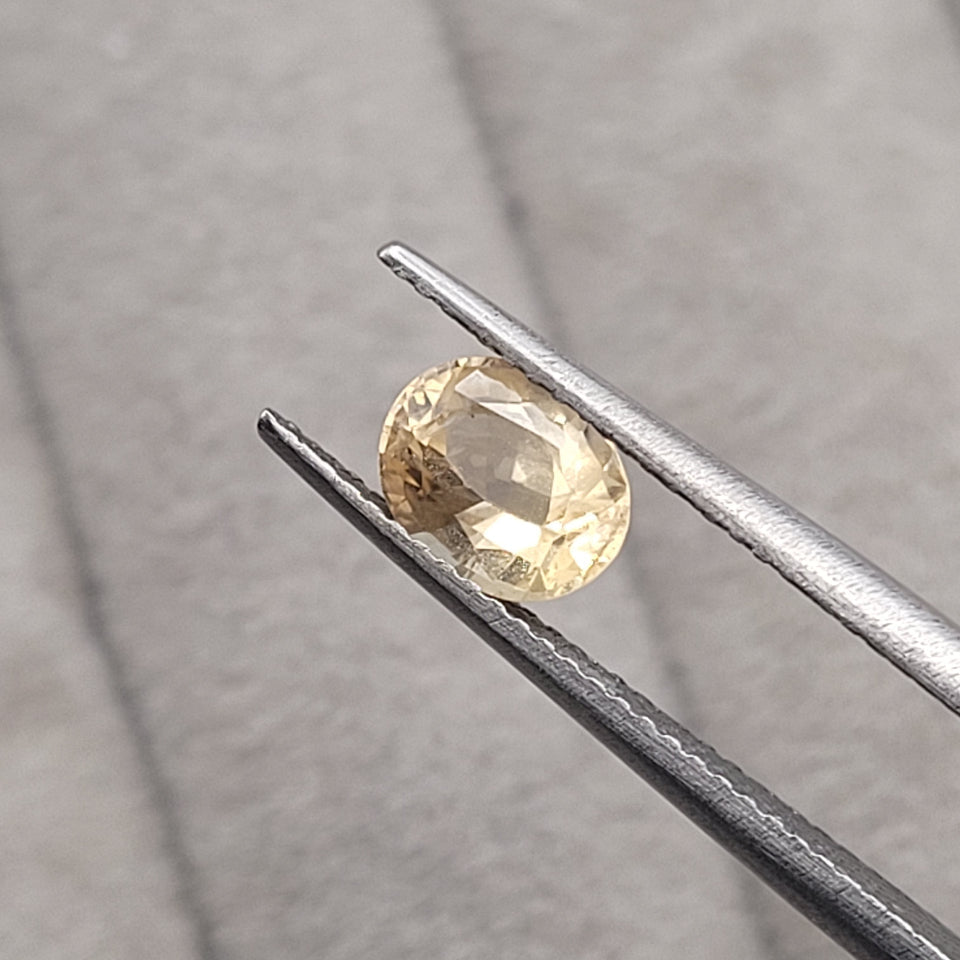 1.15 CT Natural Peach Sapphire - Unheated_heldby_tweezer