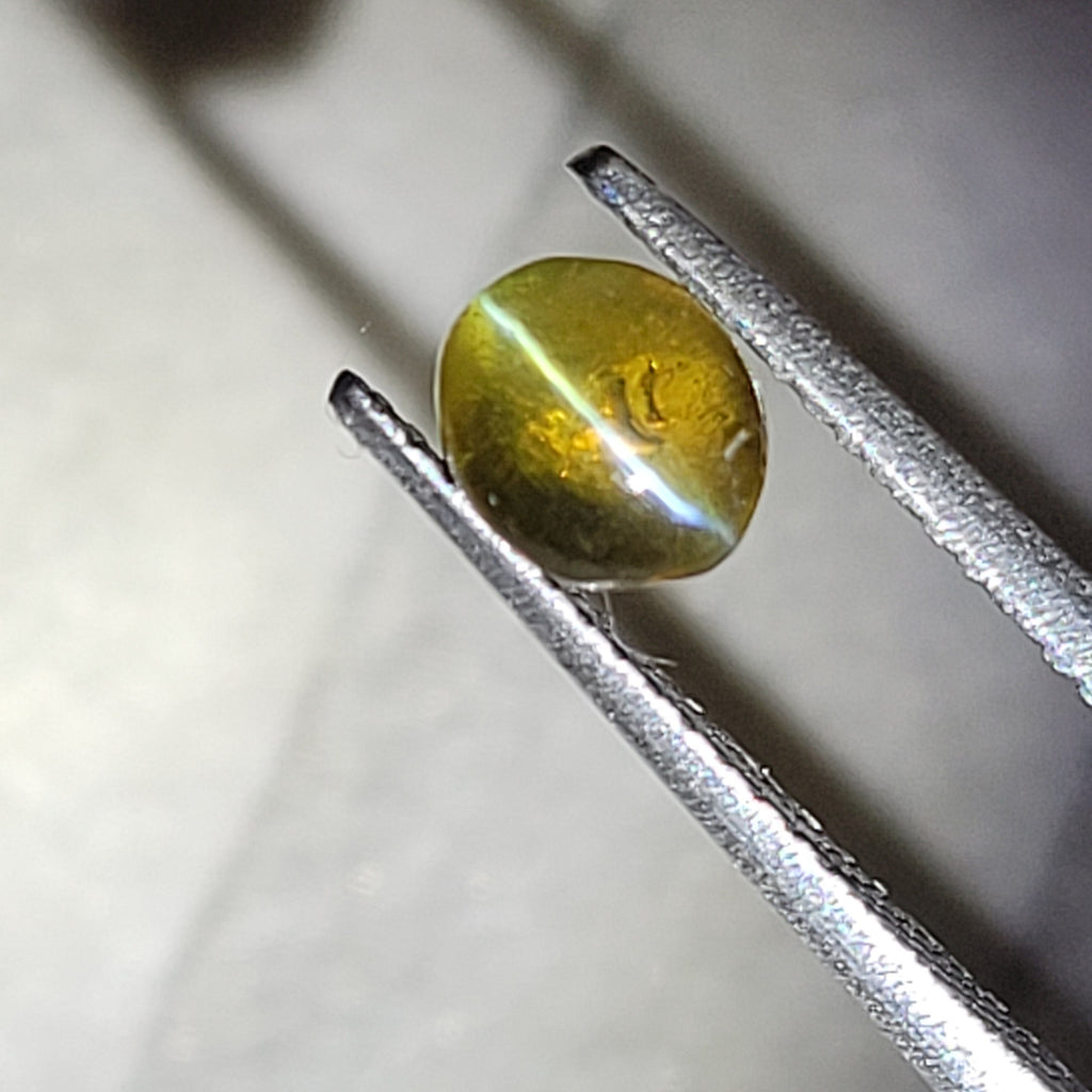 1.15 Carat  Natural Colour Change Cat's Eye_daylight