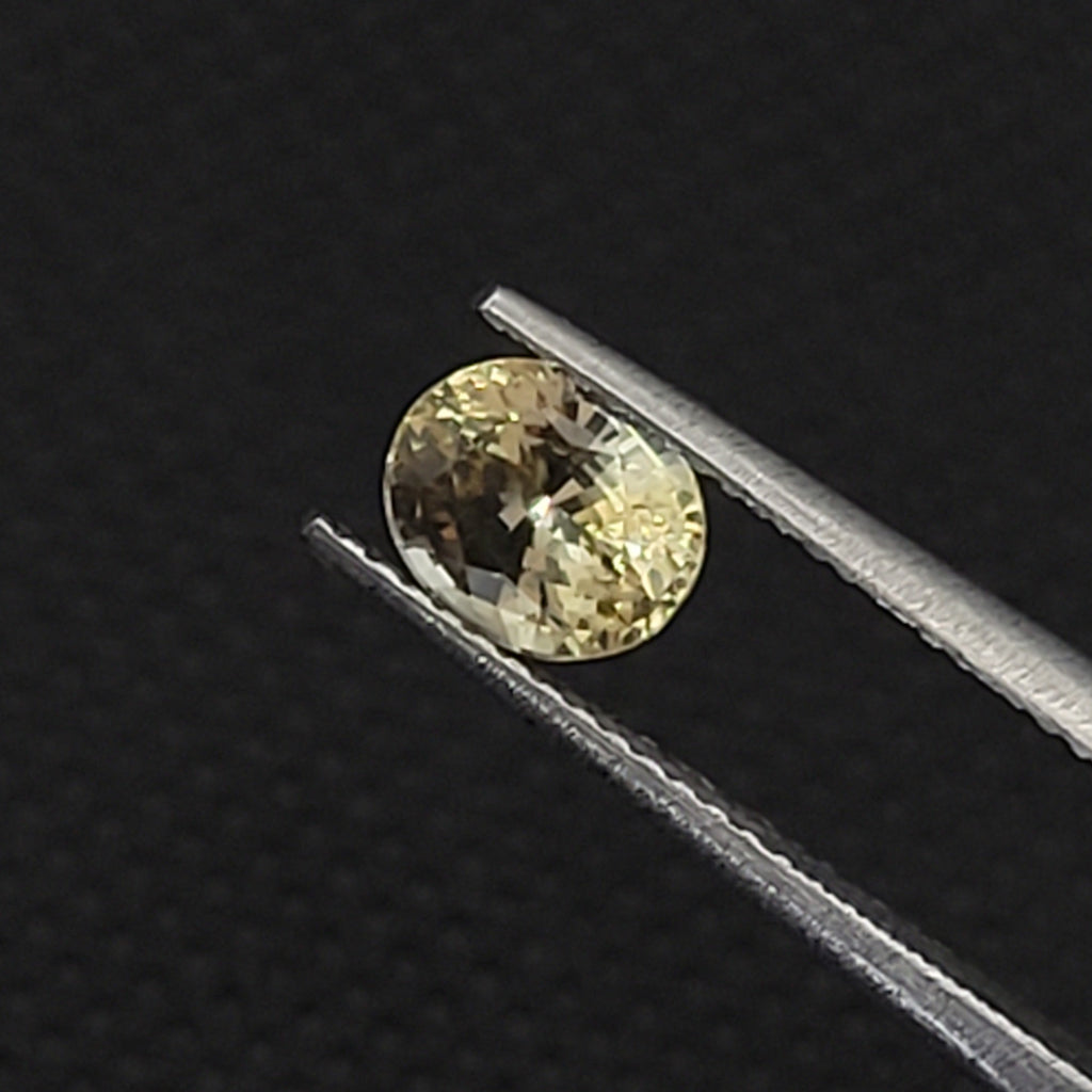1.16 CT Natural Yellow Sapphire - Unheated_heldby_tweezer
