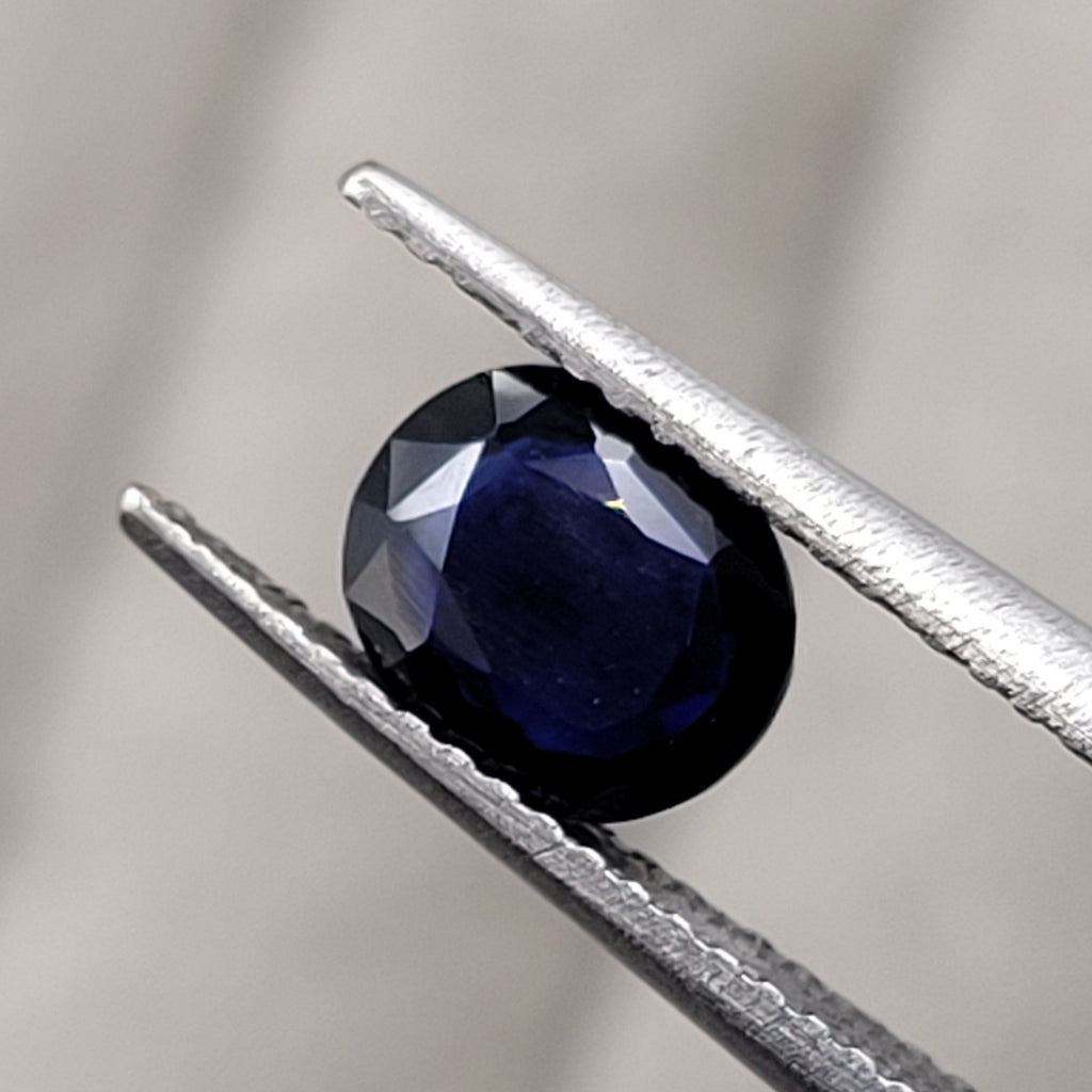 1.20 CT Natural Blue Sapphire - Unheated_heldby_tweezer