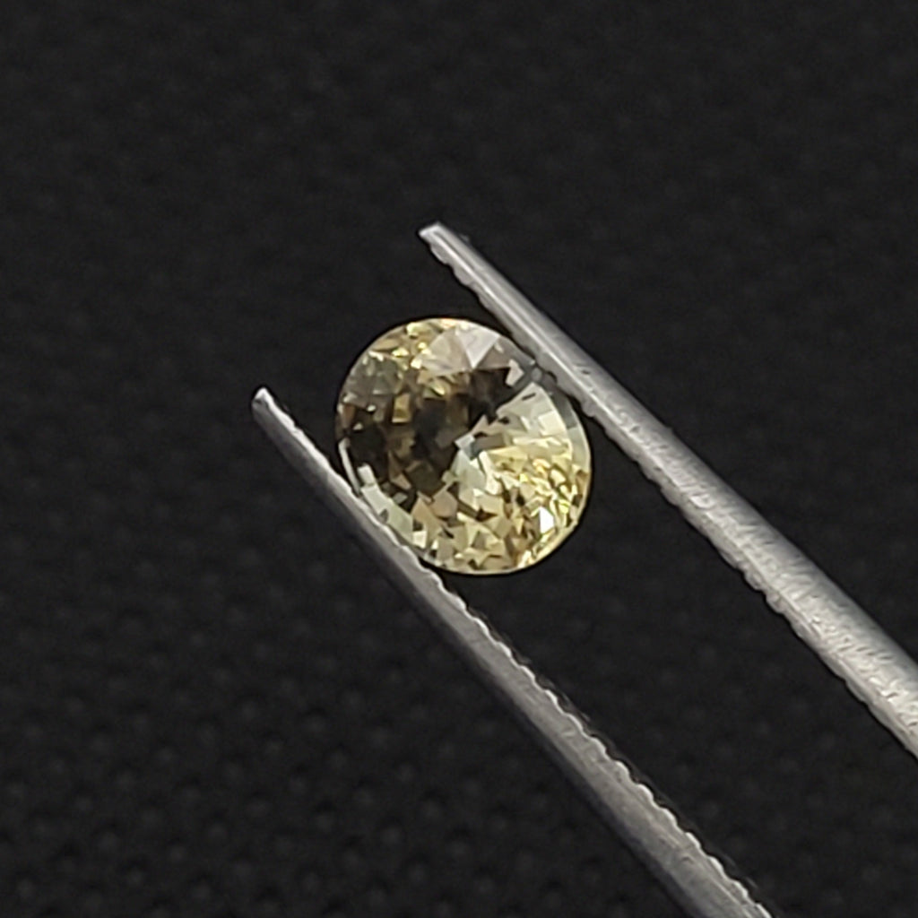 1.24 CT Natural Yellow Sapphire - Unheated_heldby_tweezer