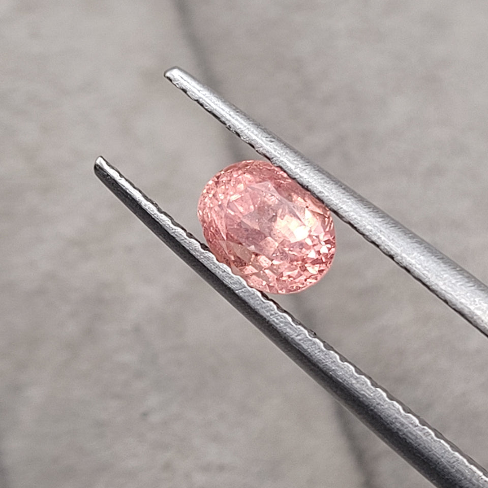 1.32 CT Natural Padparadscha Sapphire - Unheated_heldby_tweezer