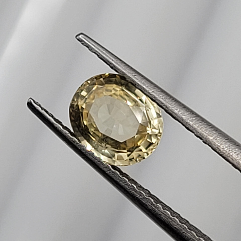 1.43 CT Natural Yellow Sapphire - Unheated_heldby_tweezer
