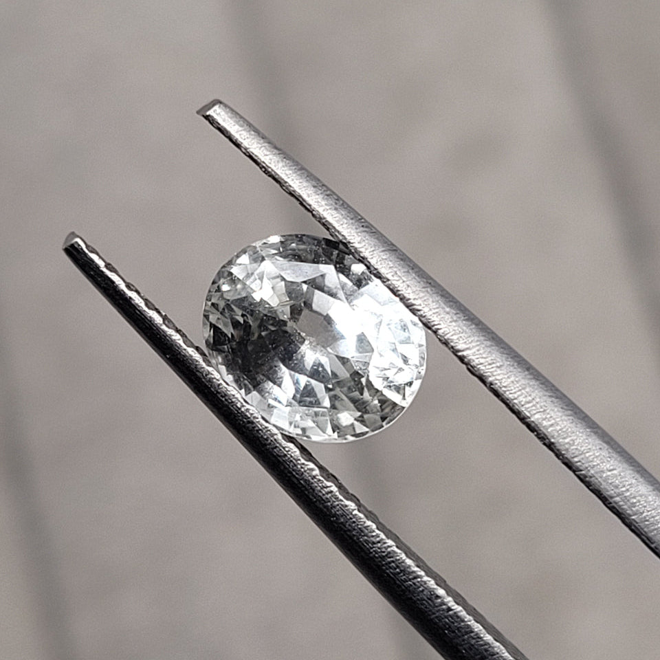 1.45 CT Natural White Sapphire - Unheated_heldby_tweezer
