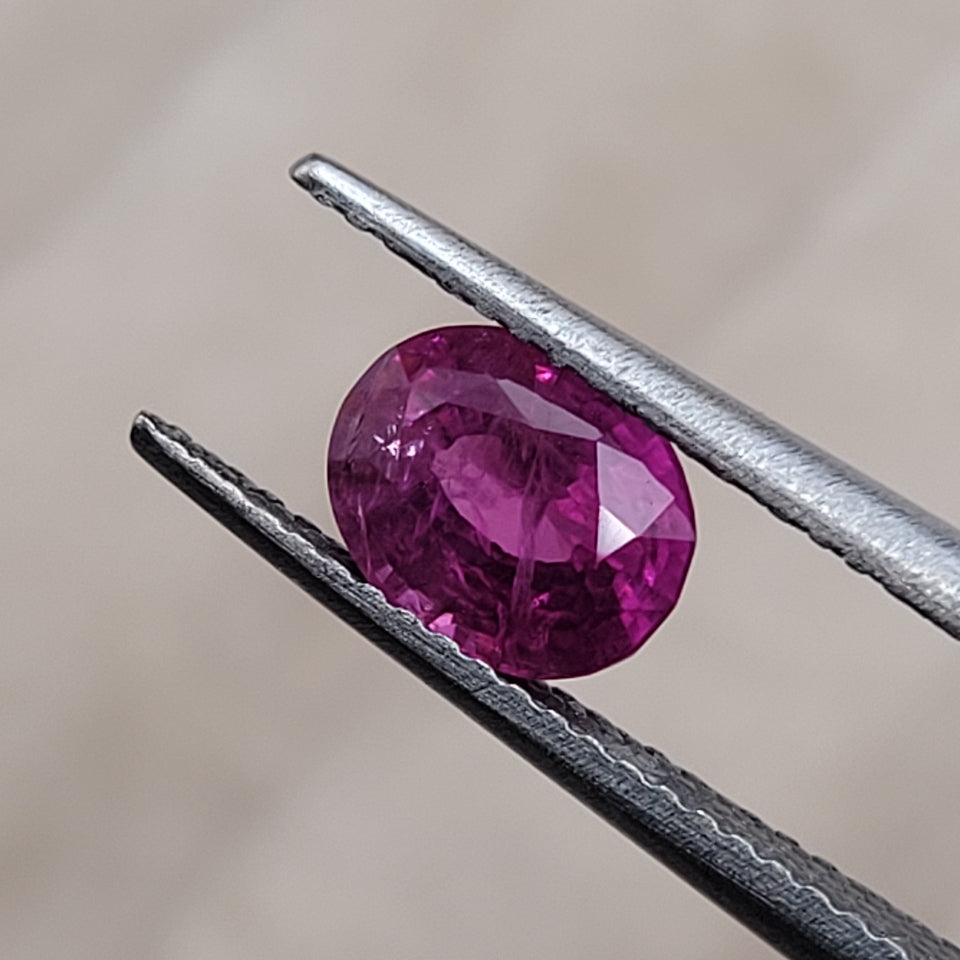 1.47 CT Natural Pink Sapphire - Unheated_heldby_tweezer