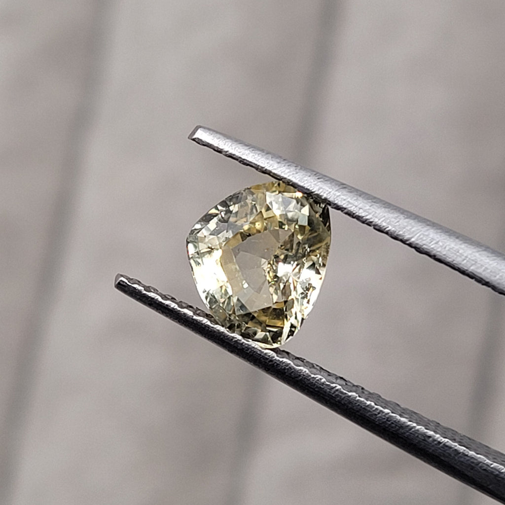 1.56 CT Natural Yellow Sapphire - Unheated_heldby_tweezer