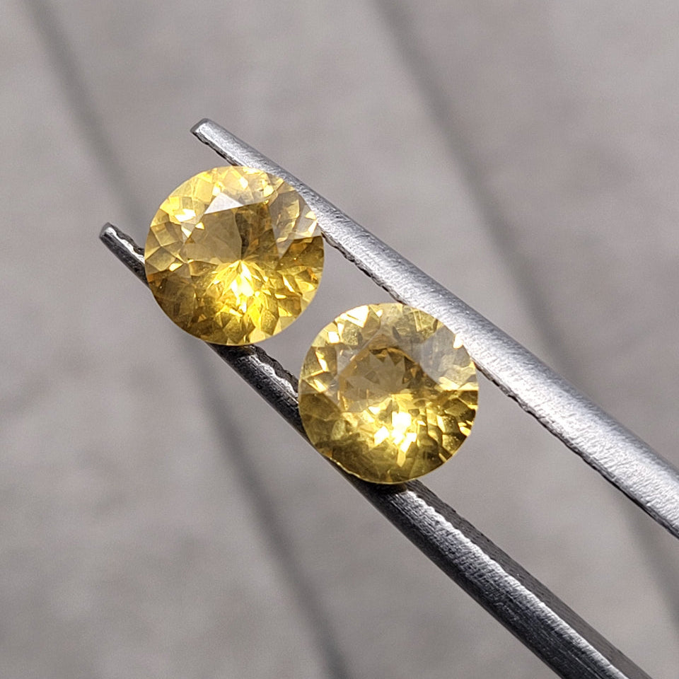 1.75 CT Natural Yellow Sapphire Pair - Heated_heldby_tweezer