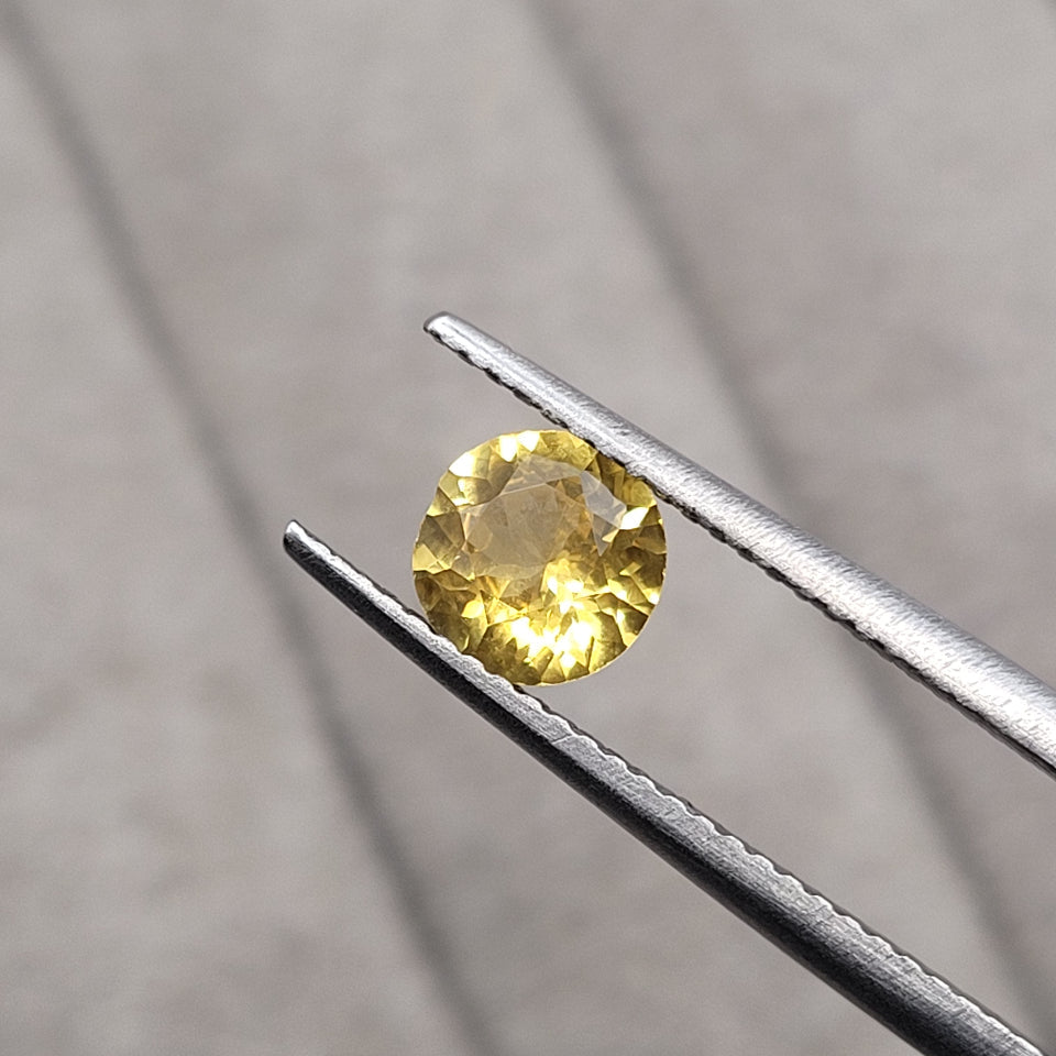1.75 CT Natural Yellow Sapphire Pair - Heated_tweezer2