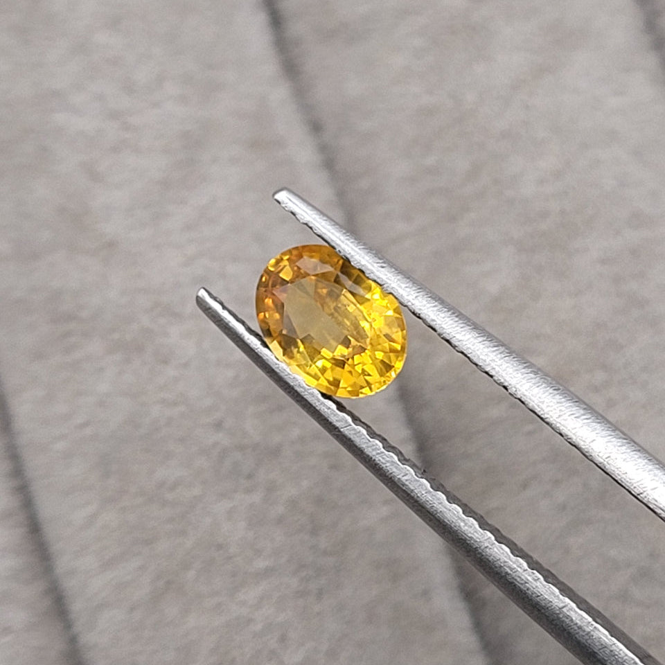 1.75 CT Natural Yellow Sapphire Pair - Heated_tweezer3