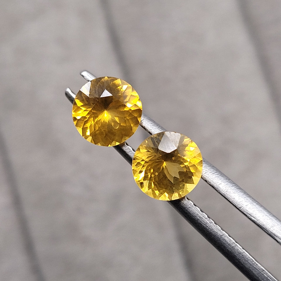 2.05 CT Natural Yellow Sapphire Pair - Heated_heldby_tweezer