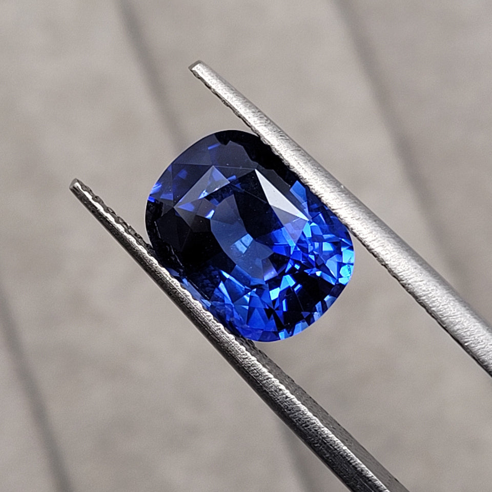 5.35 CT Natural Blue Sapphire - Heated_heldby_tweezer